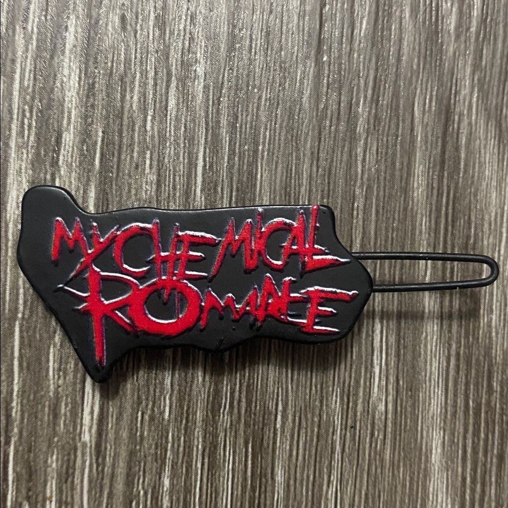 (FREE WITH BUNDLE) My Chemical Romance Early 2000s Black and Red Hair Clip